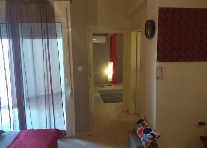 George's In Area Apartment